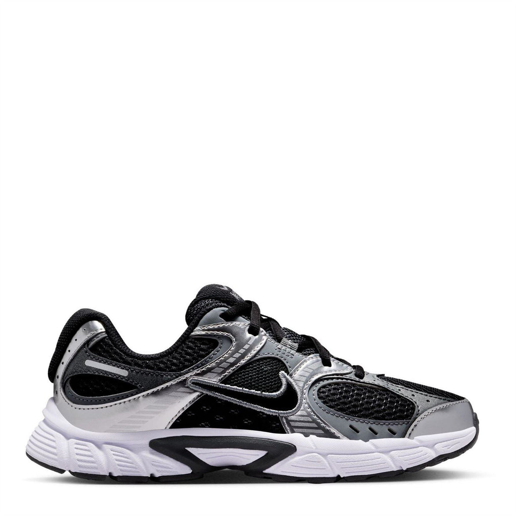 Nike V5 Runner Low Top Textured Sneakers