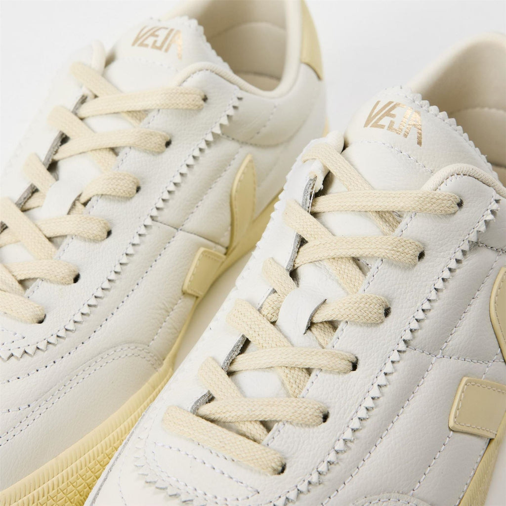 VEJA Womens Pnnka Leather Court Trainers