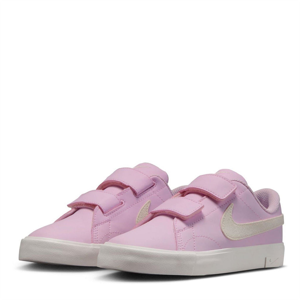 Nike Tennis Essential Low Top Sneakers